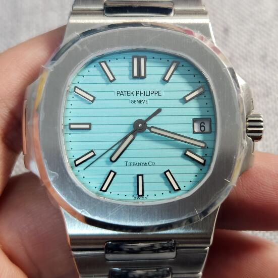 パテック フィリップ ノーチラス ティファニーブルー 5711/1A-018 腕時計レプリカ“Tiffany & Co.”Nautilus の限定モデルが登場！